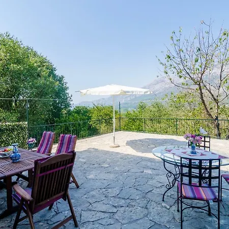 Stone House Dimato Hébergement de vacances *